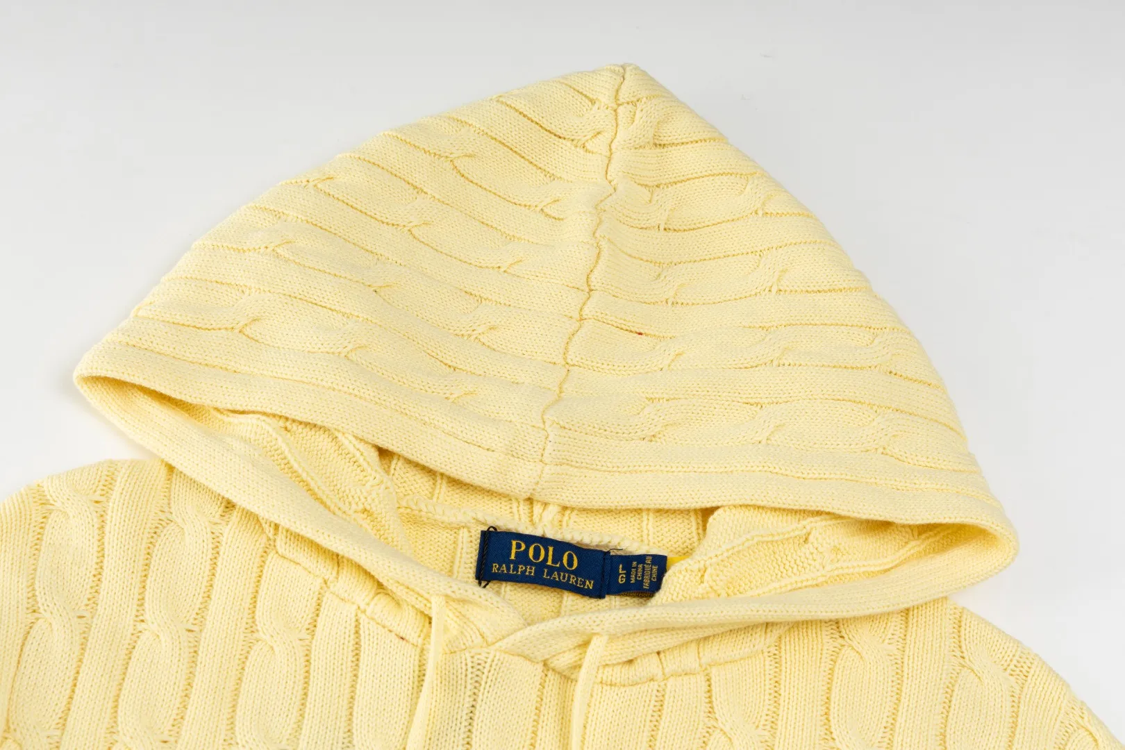 P236 #R84 RALPH LAUREN Six-color classic hooded twist pullover sweater with high-density LOGO embroidery on the chest and original custom-made tag accessories. Made of pure cotton yarn, pure cotton is skin-friendly and comfortable, small label war horse embroidered twist hooded sweater 🐎 high quality, follow the blogger to learn how to wear it! Let’s buy a Ralph Lauren cable sweater. It’s a super hard-to-find series after it became popular. It’s hard to find one on the official website. It’s simple and practical to wear, with a lazy and loose feel. The thickened fabric has more texture, feels soft and delicate, and has a loose fit. Whether worn alone or layered, you can wear different styles of fashion with just one piece!   Size: S M L